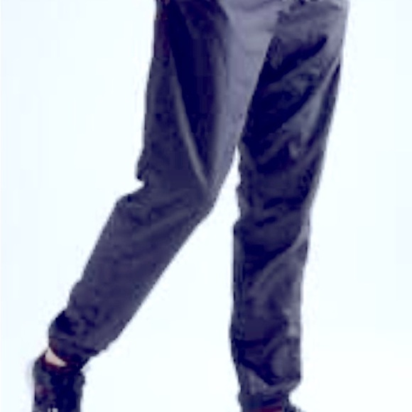 Vibrant unisex black colour track suit in breathable polyester fabric size 38 - Picture 3 of 6